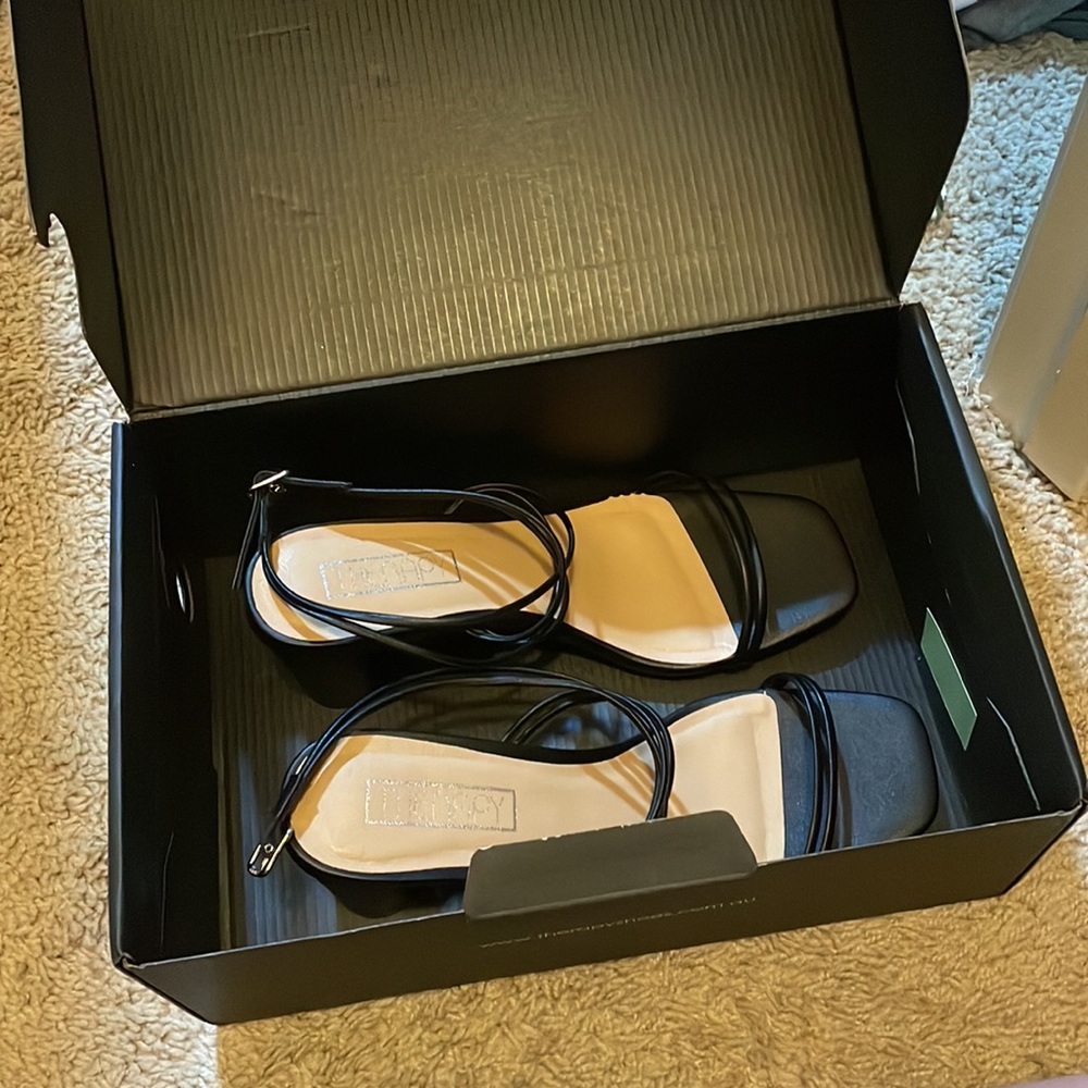 Black princess polly heels -sizes 8 - Picture 2 of 4